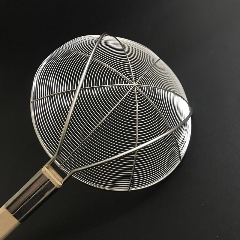 Stainless Steel Drain Scoop Filter Net Fishing Noodles Strainer Fried Steel Wire Large Fence Strainer Long Handle Commercial Colander