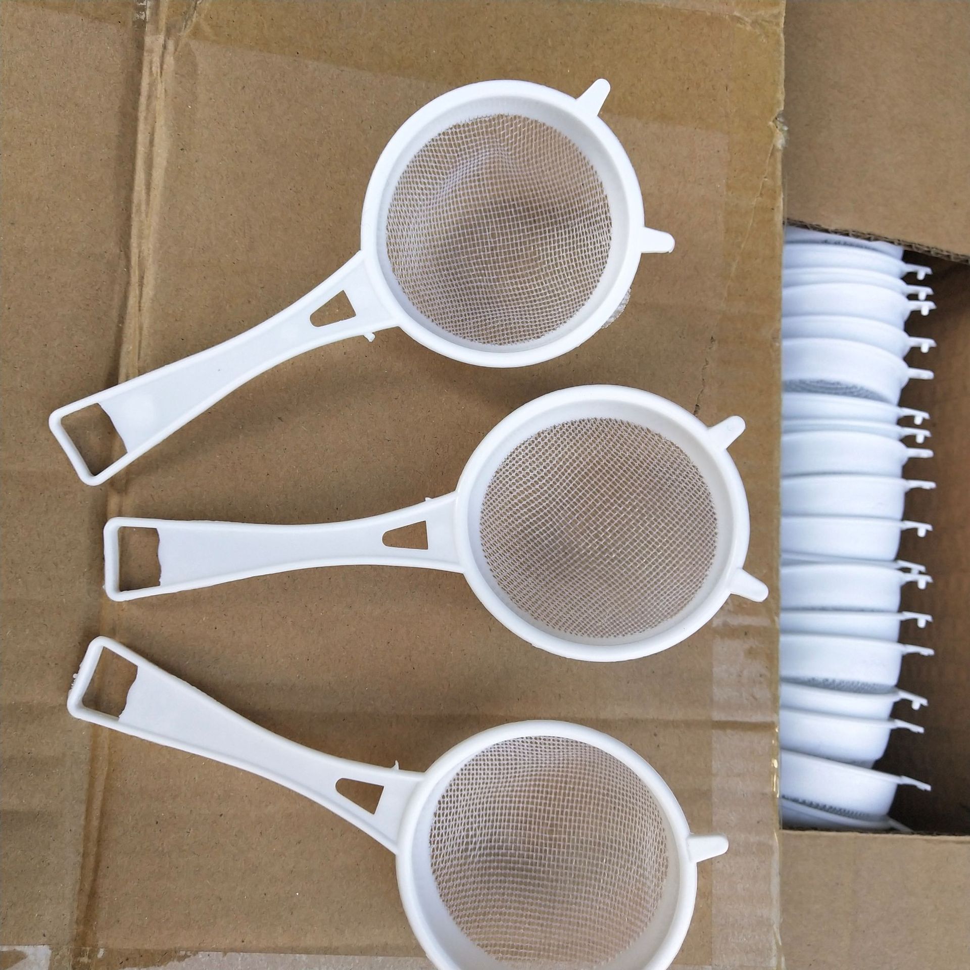 New Plastic Colander Multi-Functional Strainer Oil Leakage Hot Pot Slotted Ladle Line Leakage Colander New Restaurant Kitchen Utensils New Plastic Colander Multi-Functional Strainer Oil Leakage Hot Pot Slotted Ladle Line Leakage Colander New Restaurant Kitchen Utensils