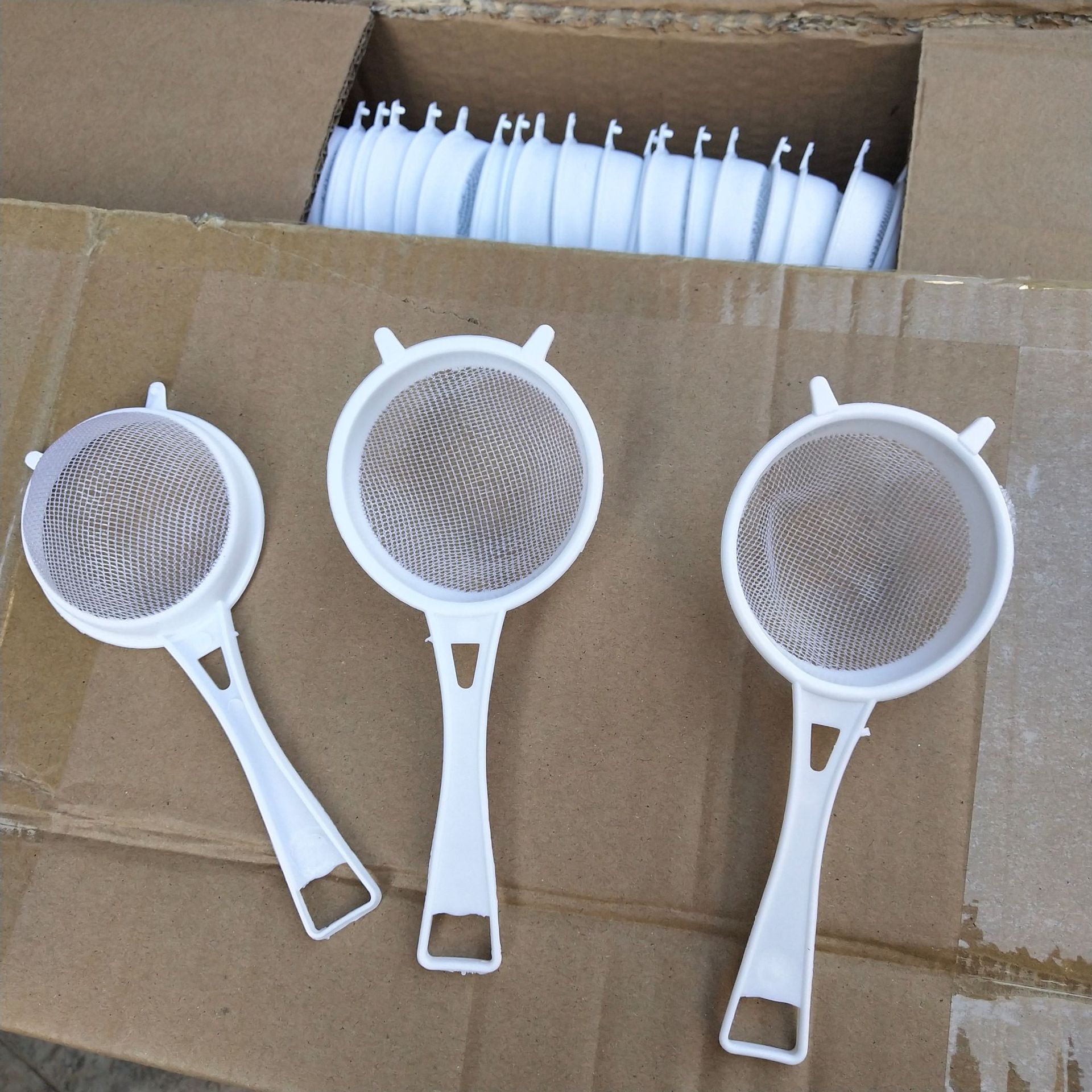 New Plastic Colander Multi-Functional Strainer Oil Leakage Hot Pot Slotted Ladle Line Leakage Colander New Restaurant Kitchen Utensils New Plastic Colander Multi-Functional Strainer Oil Leakage Hot Pot Slotted Ladle Line Leakage Colander New Restaurant Kitchen Utensils