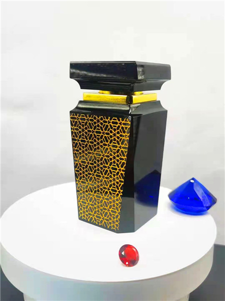 New Custom Middle East Crystal Glass Human Body Essential Oil Bottle Creative Crystal Decoration Perfume Bottle Cosmetic Bottle Fire Extinguisher Bottles New Custom Middle East Crystal Glass Human Body Essential Oil Bottle Creative Crystal Decoration Perfume Bottle Cosmetic Bottle Fire Extinguisher Bottles
