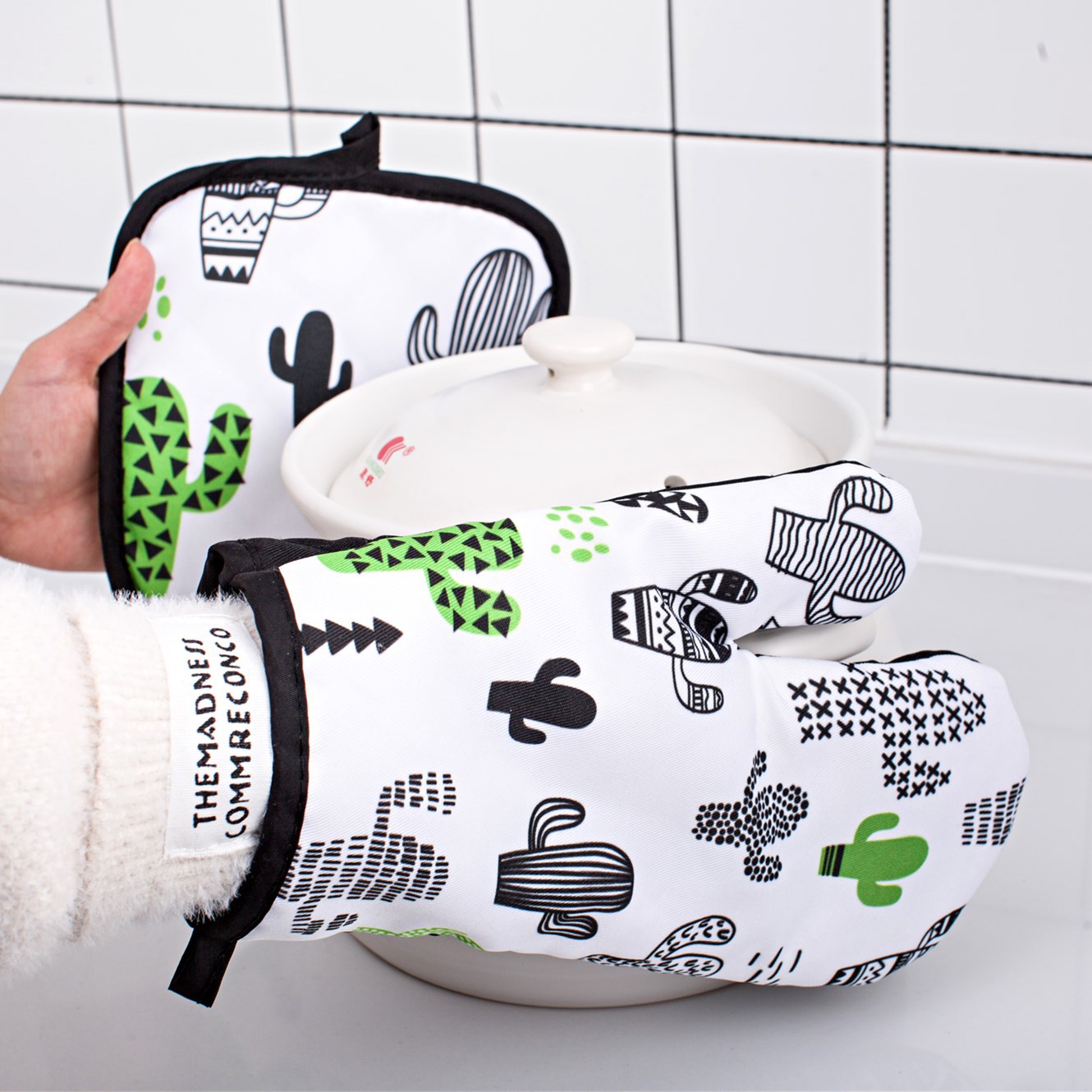 Kitchen Microwave Oven Heat Insulation Anti-Hot Gloves Microwave Insulation Pad High Temperature Resistant Oven Anti-Scald Baking Gloves