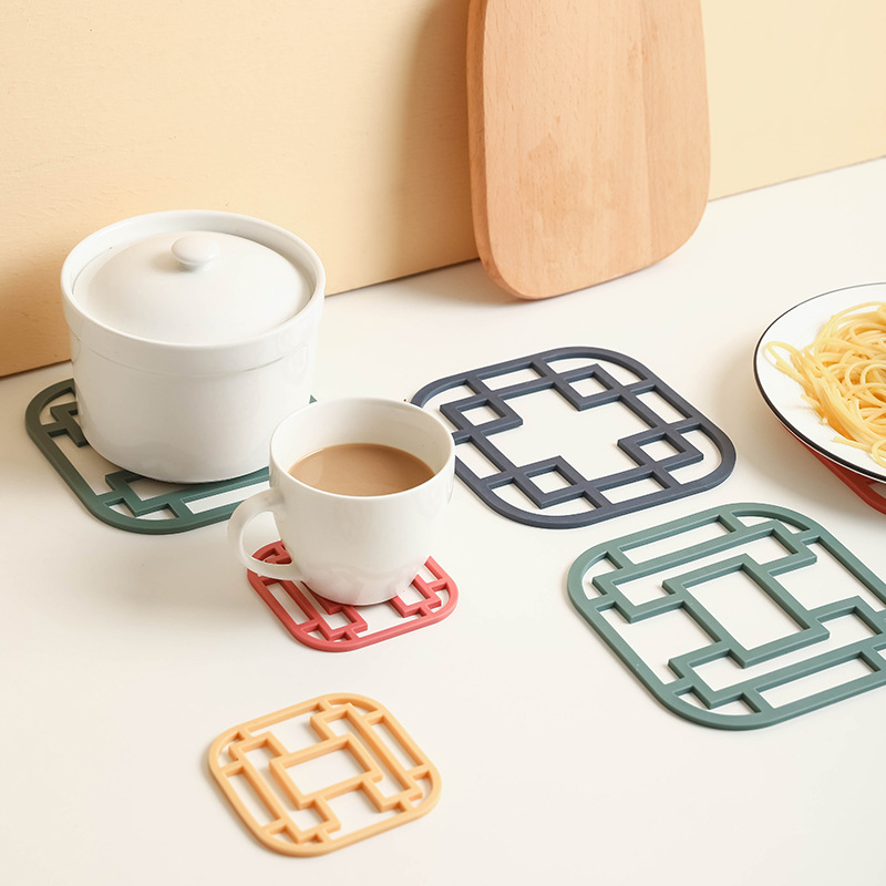 TPR Hollow Non-Slip Insulation Mat Dining Table Heat Dissipation Anti-Scald Pan Mat Tableware Set Placemat Soft Rubber Pad Non-Slip Teacup Saucer