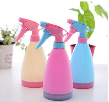 Candy colored watering can watering can hand pressure type plastic sprayer small watering pot watering can