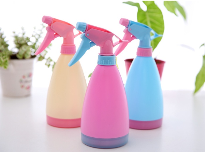 Candy colored watering can watering can hand pressure type plastic sprayer small watering pot watering can