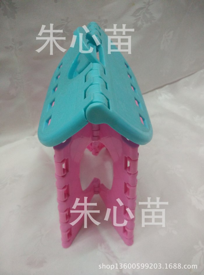 Wholesale cartoon portable plastic folding stool plastic cartoon stool plastic children folding stool large quantity condescending Wholesale cartoon portable plastic folding stool plastic cartoon stool plastic children folding stool large quantity condescending