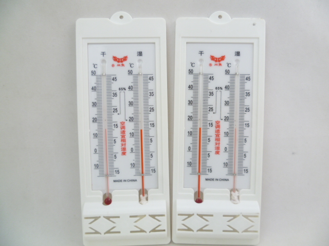 Double fish brand dry wet b-2 indoor and outdoor temperature and humidity meter plastic thermometer moisture meter.