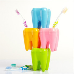 In 2014, the new creative Japanese type s-type toilet brush was used to clean the side corner of the toilet. In 2014, the new creative Japanese type s-type toilet brush was used to clean the side corner of the toilet.