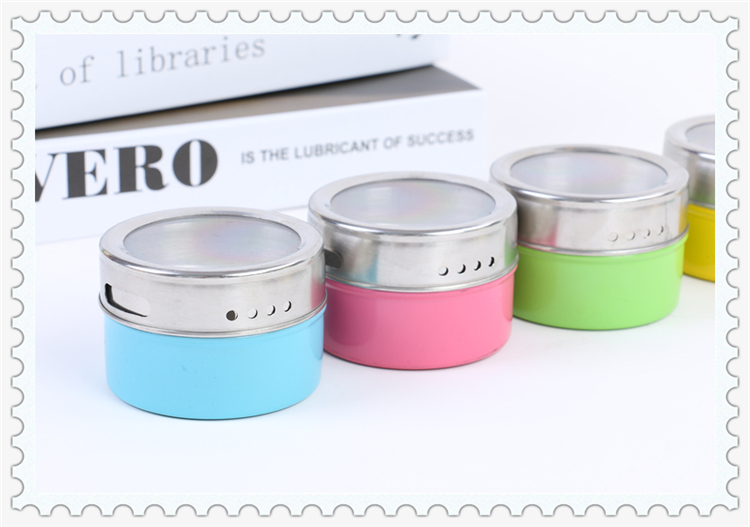 Home kitchen with a small cylindrical shape seasoning jar seasoning bottle color'm so far