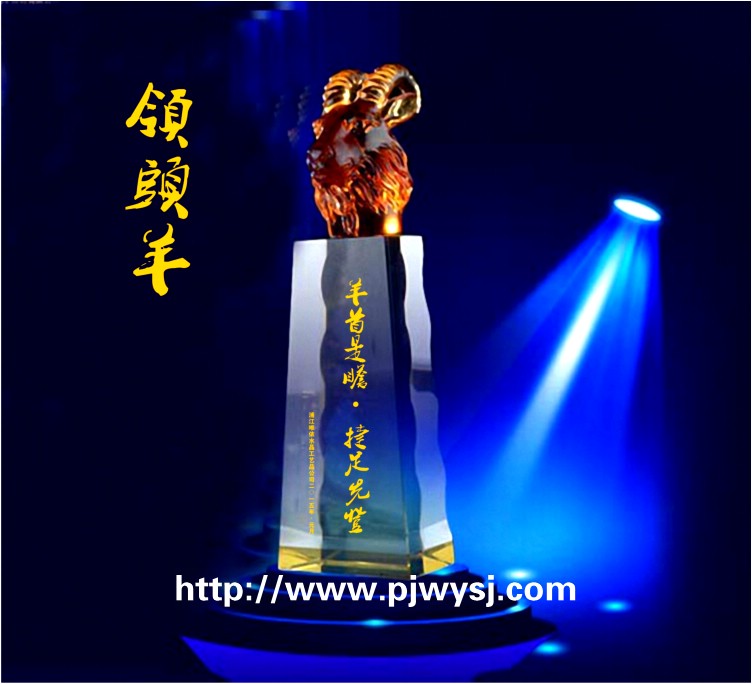 Crystal leader leader in customized crystal ornaments Crystal crafts annual RAM Memorial