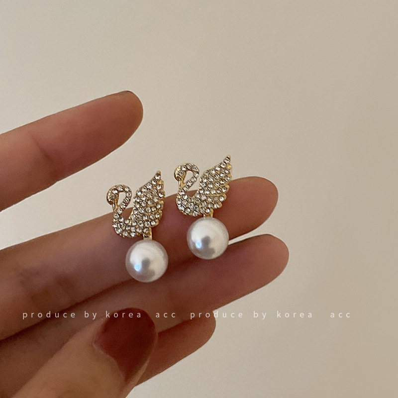 925 Silver Needle Pearl Micro-Inlaid Swan Earrings Korean Dongdaemun Small Online Influencer Earrings Simple Ins Fashion Earrings