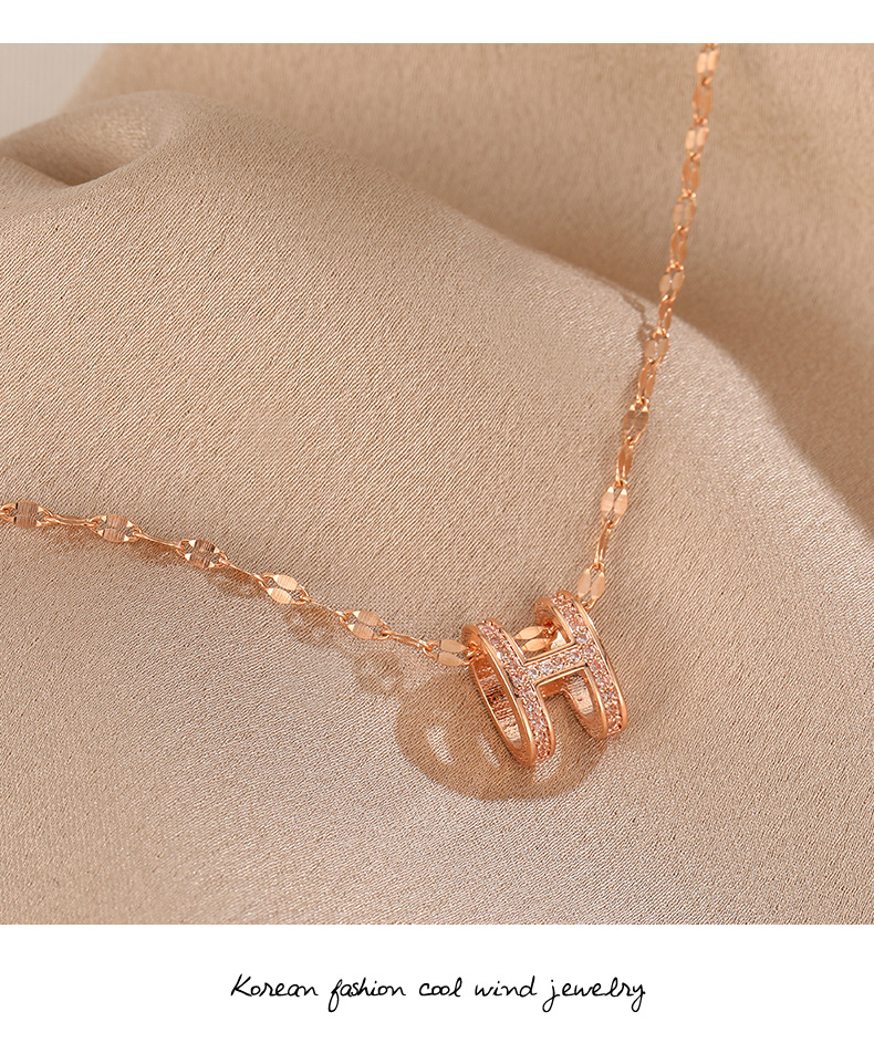  Swan Necklace Internet Celebrity Ins Socialite Style Rose Gold Titanium Steel Pendant Best-Seller on Douyin