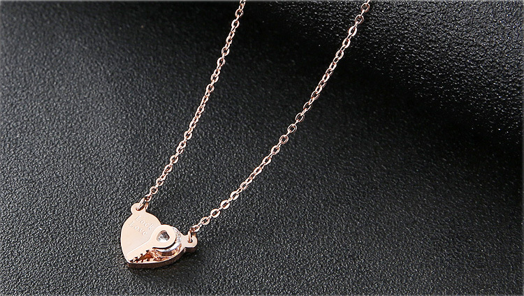 Same Style Internet Celebrity FourLeaf Clover Pendant Titanium Steel Necklace Female Swan Clavicle Chain Letter Necklace Same Style Internet Celebrity FourLeaf Clover Pendant Titanium Steel Necklace Female Swan Clavicle Chain Letter Necklace