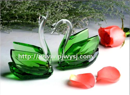 Crystal Swan wedding Crystal sent his girlfriend a gift birthday gift Crystal