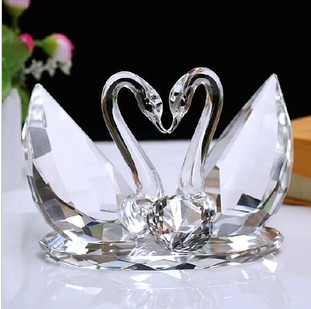 Wedding gifts Wedding gifts creative home ornaments new Wedding room crystal swan decorations