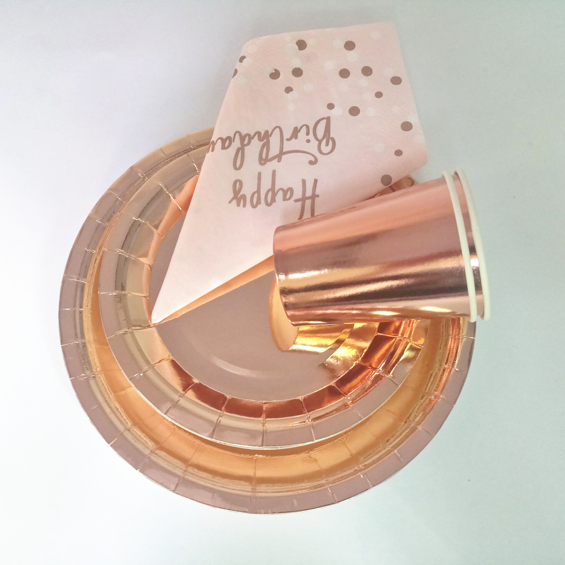 Hot-selling European and American rose gold tableware set disposable paper plate paper cup tissues birthday party Hot-selling European and American rose gold tableware set disposable paper plate paper cup tissues birthday party