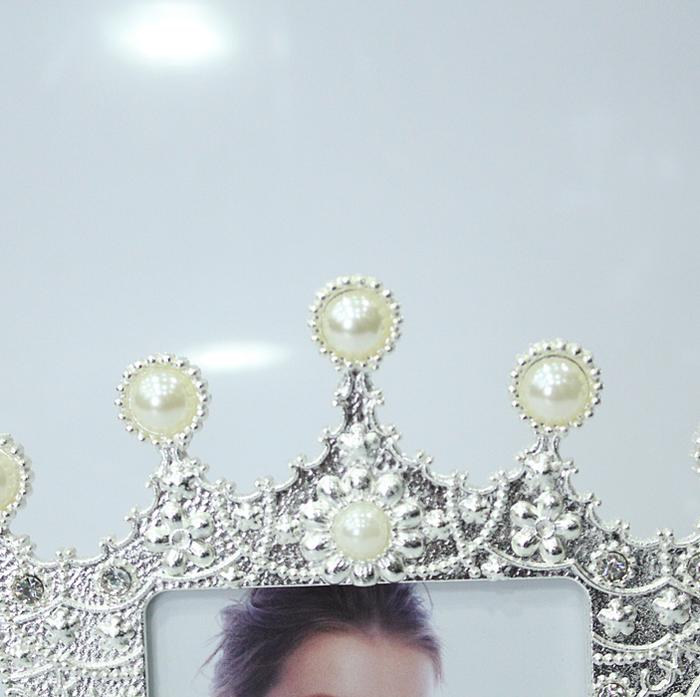 Crown child frames, metal photo frame home table