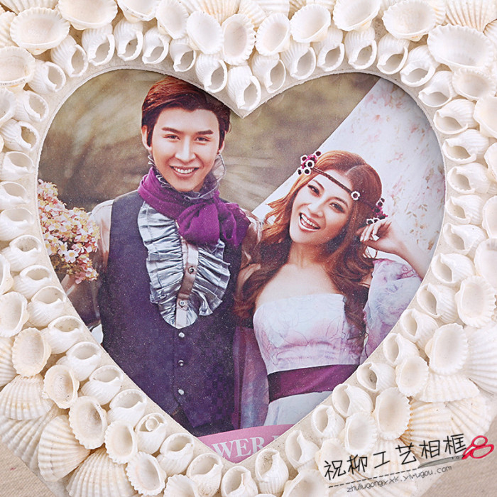 Fashion photography props photo frame love Mediterranean beach shells table frame Fashion photography props photo frame love Mediterranean beach shells table frame