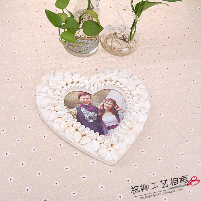 Fashion photography props photo frame love Mediterranean beach shells table frame Fashion photography props photo frame love Mediterranean beach shells table frame