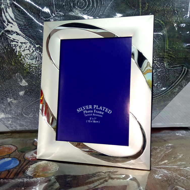 Silver metal frame of modern home decoration luxury fashion simple table photo frame