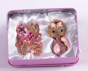 Wedding Decoration Cute Diamond Cat Alloy Keychain Brooch Christmas Gift Set For Girlfriend