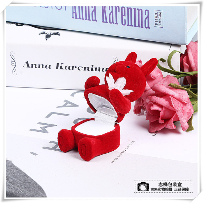 Tong qu dye-in-the-wood small animal adorn article box rabbit holds flower model jewelry box ring box Tong qu dye-in-the-wood small animal adorn article box rabbit holds flower model jewelry box ring box
