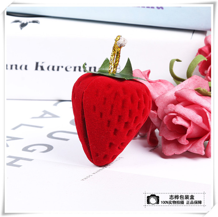 Velvet ring box ear stud box red lovely strawberry jewelry box Velvet ring box ear stud box red lovely strawberry jewelry box