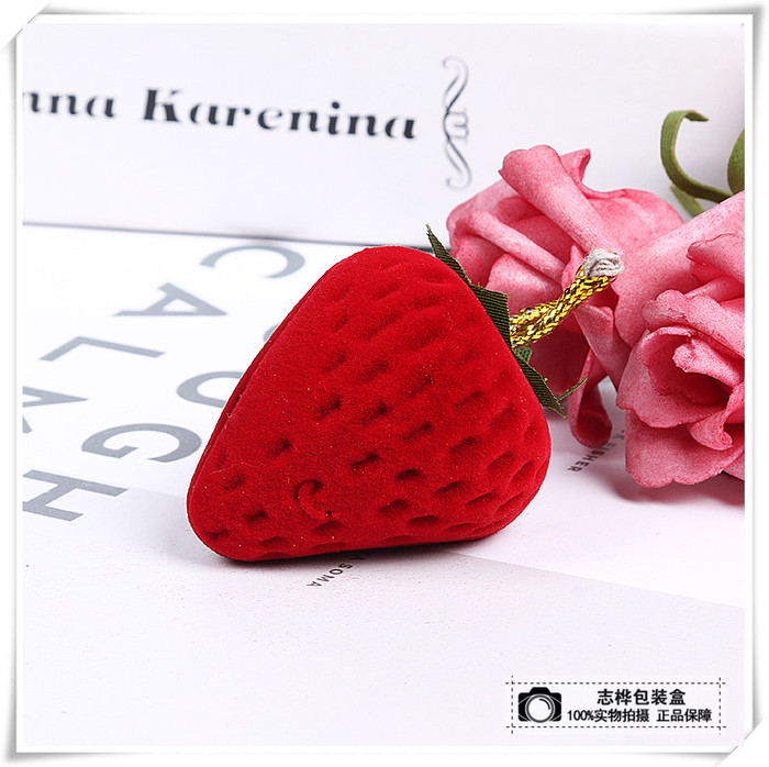 Velvet ring box ear stud box red lovely strawberry jewelry box Velvet ring box ear stud box red lovely strawberry jewelry box