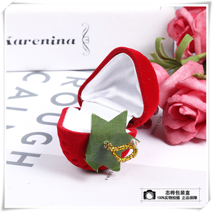 Velvet ring box ear stud box red lovely strawberry jewelry box Velvet ring box ear stud box red lovely strawberry jewelry box