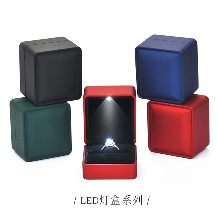 Factory Direct Sales Jewelry Box Jewelry Box Engagement Ring Box Pendant with Light Necklace Box Customized with LED Light