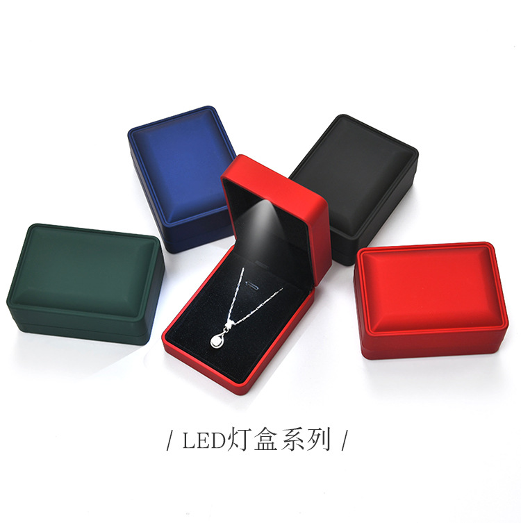 Factory Direct Sales Jewelry Box Jewelry Box Engagement Ring Box Pendant with Light Necklace Box Customized with LED Light