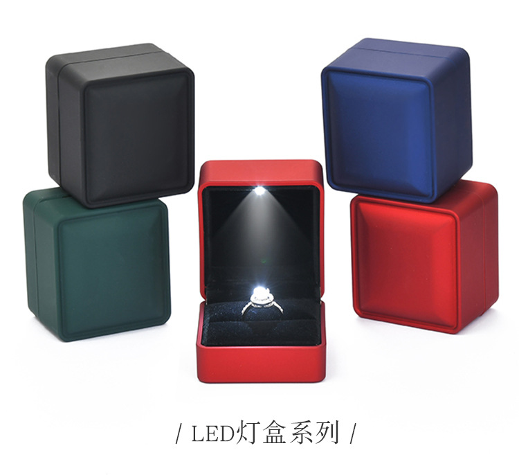Factory Direct Sales Jewelry Box Jewelry Box Engagement Ring Box Pendant with Light Necklace Box Customized with LED Light