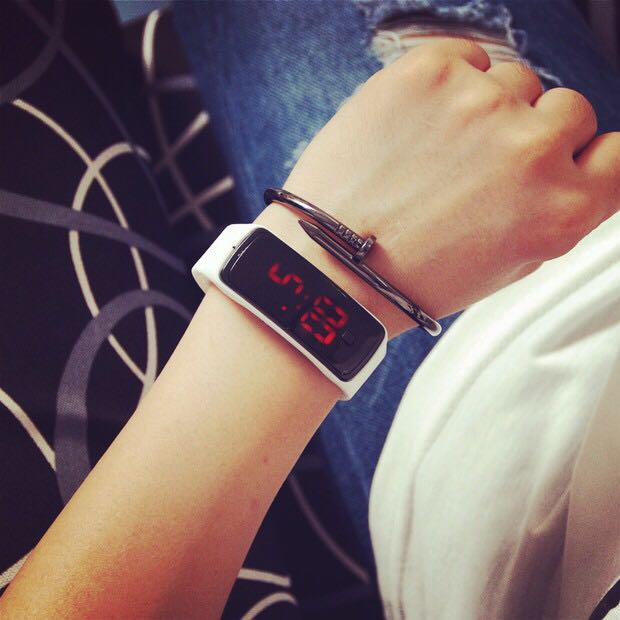 The new energy-saving luminous LED Bracelet The new energy-saving luminous LED Bracelet