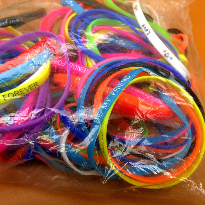 Hot Sale Promotion Gift Printing English Letter Luminous Silicone Bracelet Fluorescent Luminous Rubber Sports Bracelet Hot Sale Promotion Gift Printing English Letter Luminous Silicone Bracelet Fluorescent Luminous Rubber Sports Bracelet