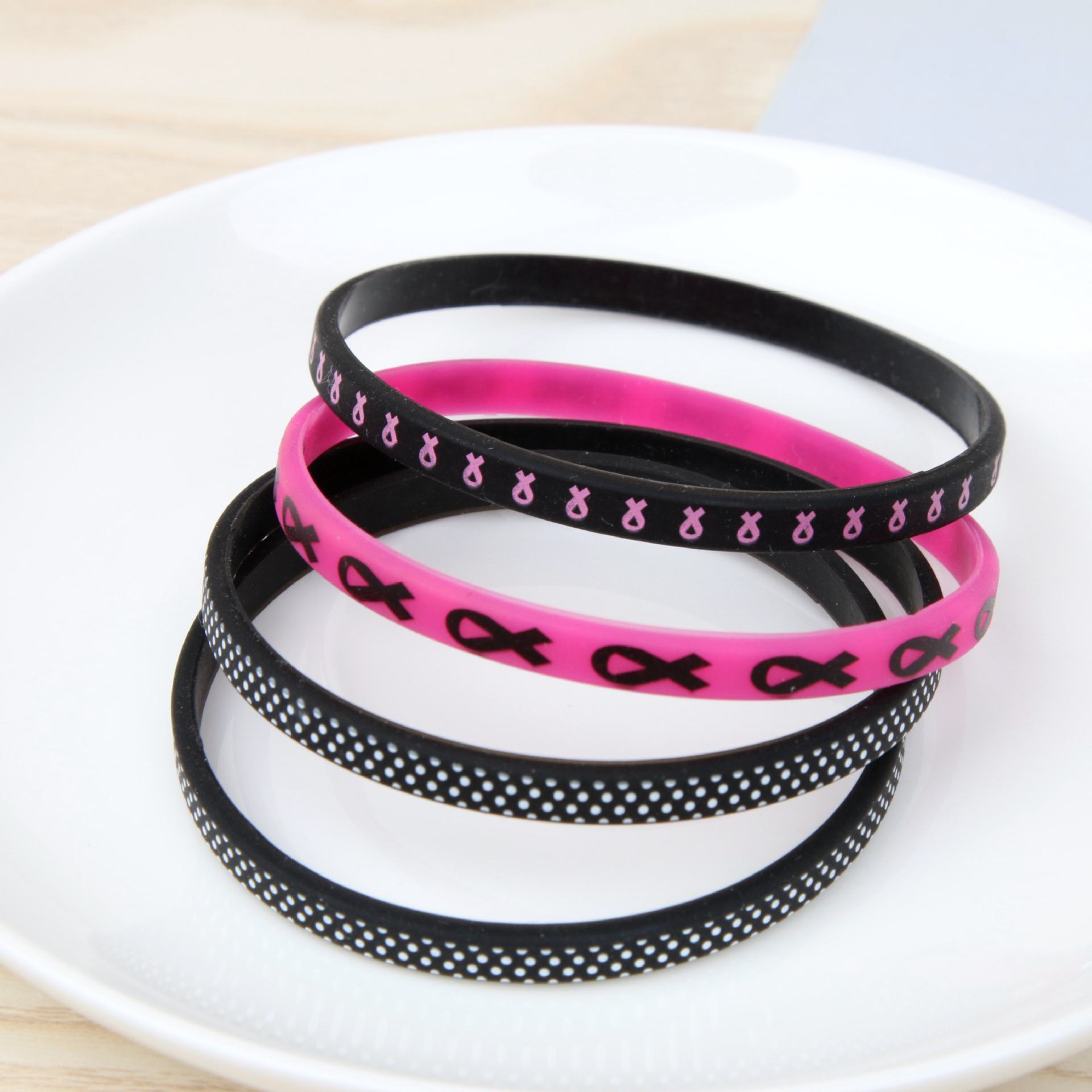 New manufacturers sports bracelet direct marketing wholesale taobao Tmall with the same luminous silicone bracelet