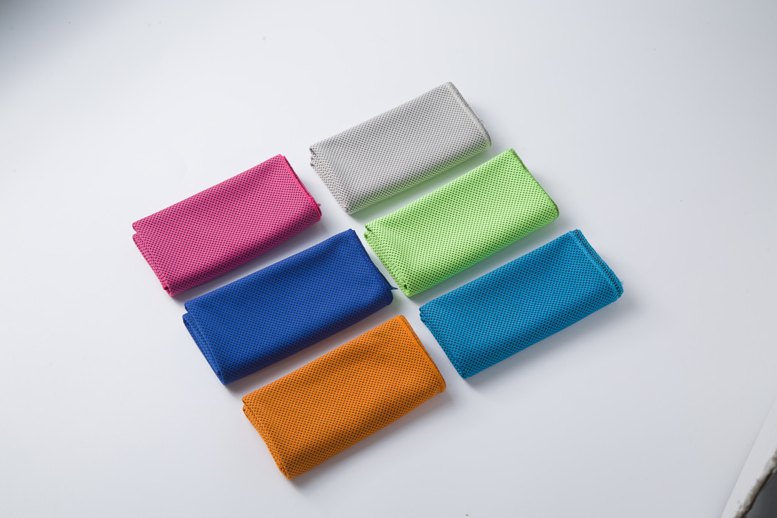 Wholesale Cooling Artifact Ice-Cold Towel Quick-Drying Summer-Proof Two-Tone Frozen Towels Magic Iced Towel Cold Sense Sports Towel Manufacturer