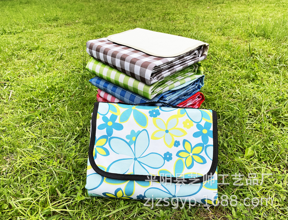 Spot Outdoor Picnic Mat Wholesale Oxford Cloth Moisture-Proof Mat Portable Spring Outing Tent Mat Thick Waterproof Beach Mat Spot Outdoor Picnic Mat Wholesale Oxford Cloth Moisture-Proof Mat Portable Spring Outing Tent Mat Thick Waterproof Beach Mat