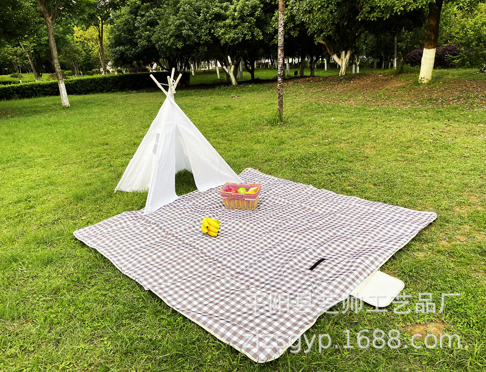 Spot Outdoor Picnic Mat Wholesale Oxford Cloth Moisture-Proof Mat Portable Spring Outing Tent Mat Thick Waterproof Beach Mat Spot Outdoor Picnic Mat Wholesale Oxford Cloth Moisture-Proof Mat Portable Spring Outing Tent Mat Thick Waterproof Beach Mat