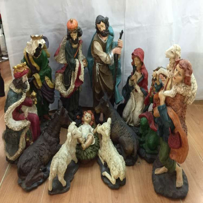 The New Jesus Christian Collection is being sold by The manufacturer to people The inside of The Crystal ball with Christmas decorations The New Jesus Christian Collection is being sold by The manufacturer to people The inside of The Crystal ball with Christmas decorations