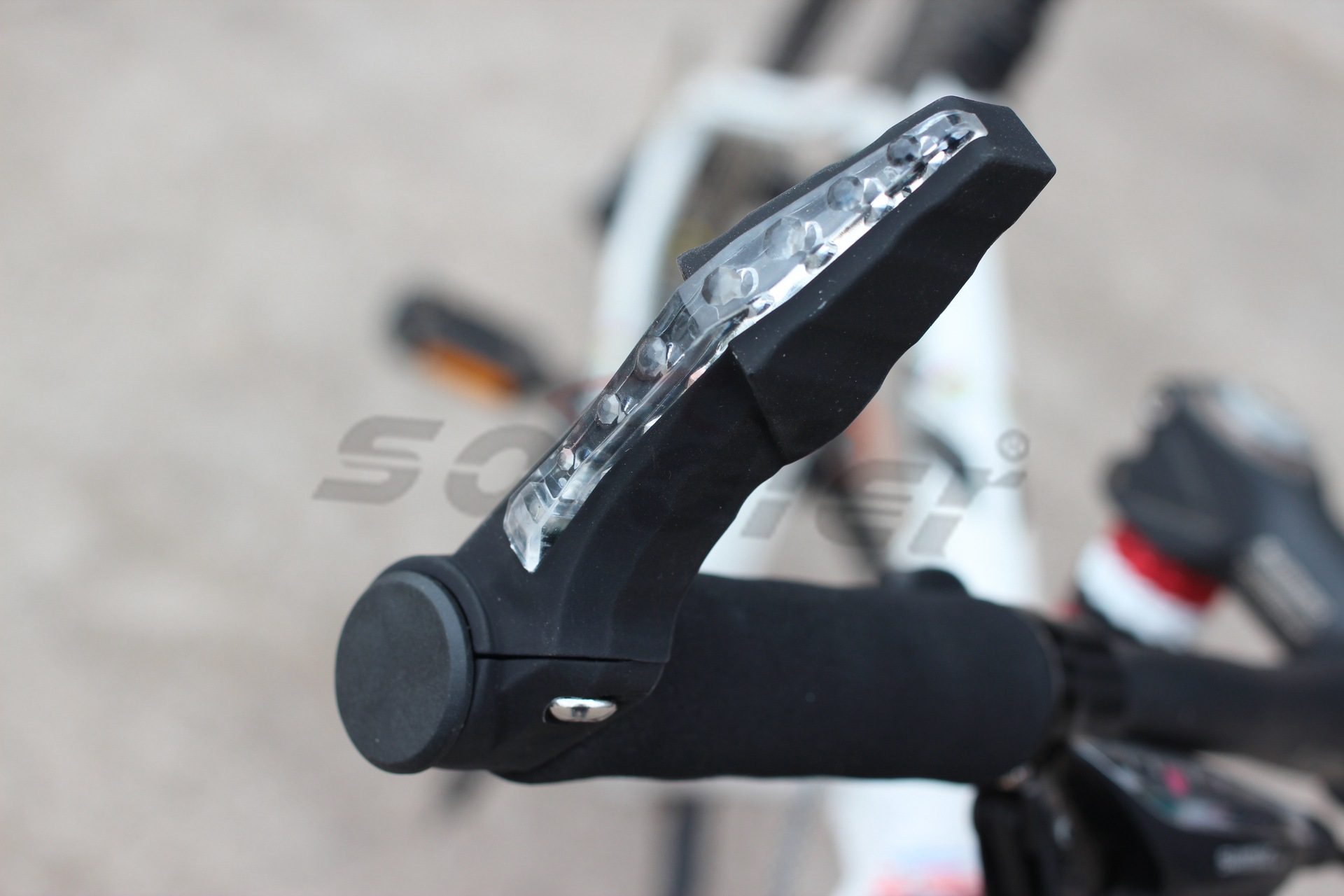 Bicycle riding equipment mountain bike road car with lights deputy night riding safety deputy Bicycle riding equipment mountain bike road car with lights deputy night riding safety deputy