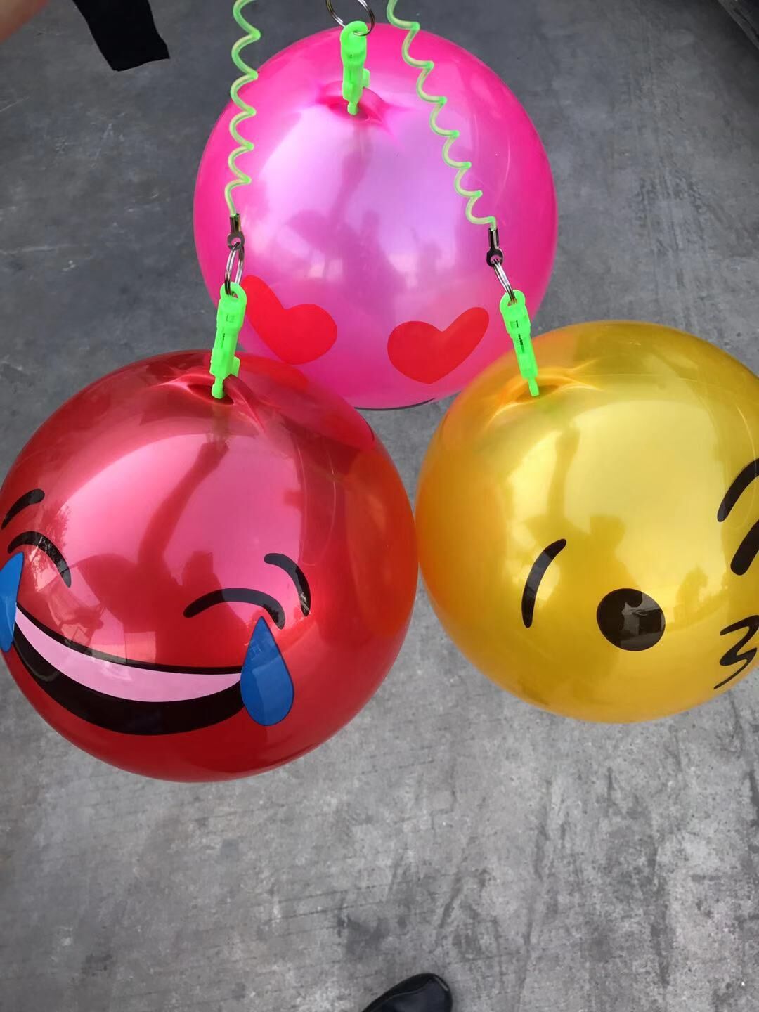 SOURCE Factory 22cm Training Exercise Belt Chain Football Children PVC Inflatable Toy Kindergarten Watermelon Pat Ball SOURCE Factory 22cm Training Exercise Belt Chain Football Children PVC Inflatable Toy Kindergarten Watermelon Pat Ball