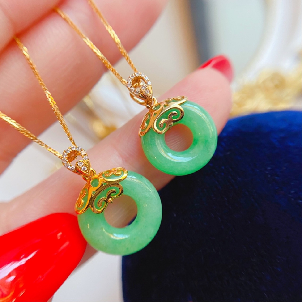 AU750 Gold Safety Buckle Pendant Water Shell Pure Gold Natural Emerald Diamond 18K Gold Necklace
