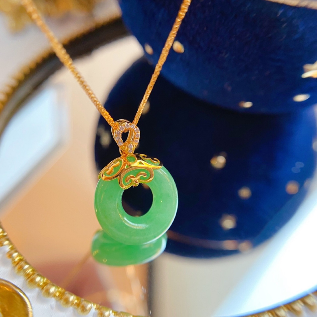 AU750 Gold Safety Buckle Pendant Water Shell Pure Gold Natural Emerald Diamond 18K Gold Necklace