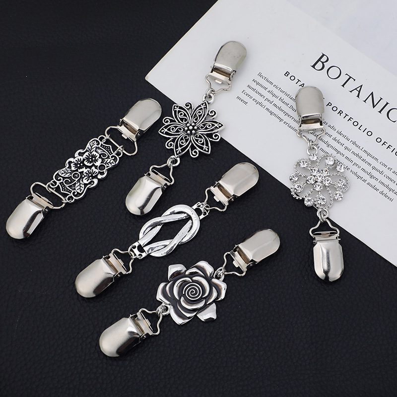 Amazon Hot Brooch Creative Carved Vintage Silk Scarf Clip Ladies Safety Buckle Scarf Collar Clip Wholesale