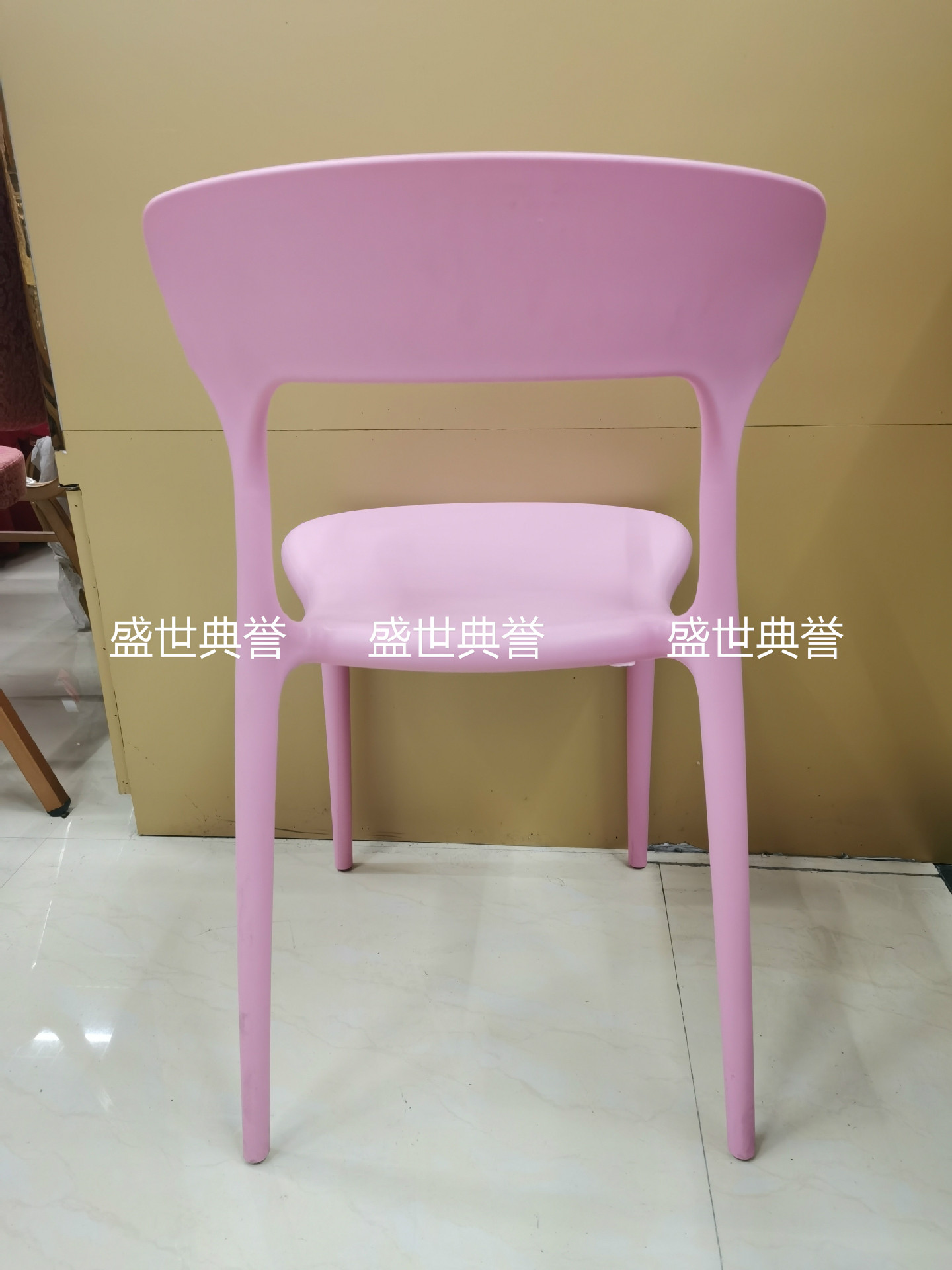 Foreign Trade Plastic Folding Chair Outdoor Wedding Plastic Chair European Wedding Dining Chair Restaurant Ox Horn Chair Foreign Trade Plastic Folding Chair Outdoor Wedding Plastic Chair European Wedding Dining Chair Restaurant Ox Horn Chair