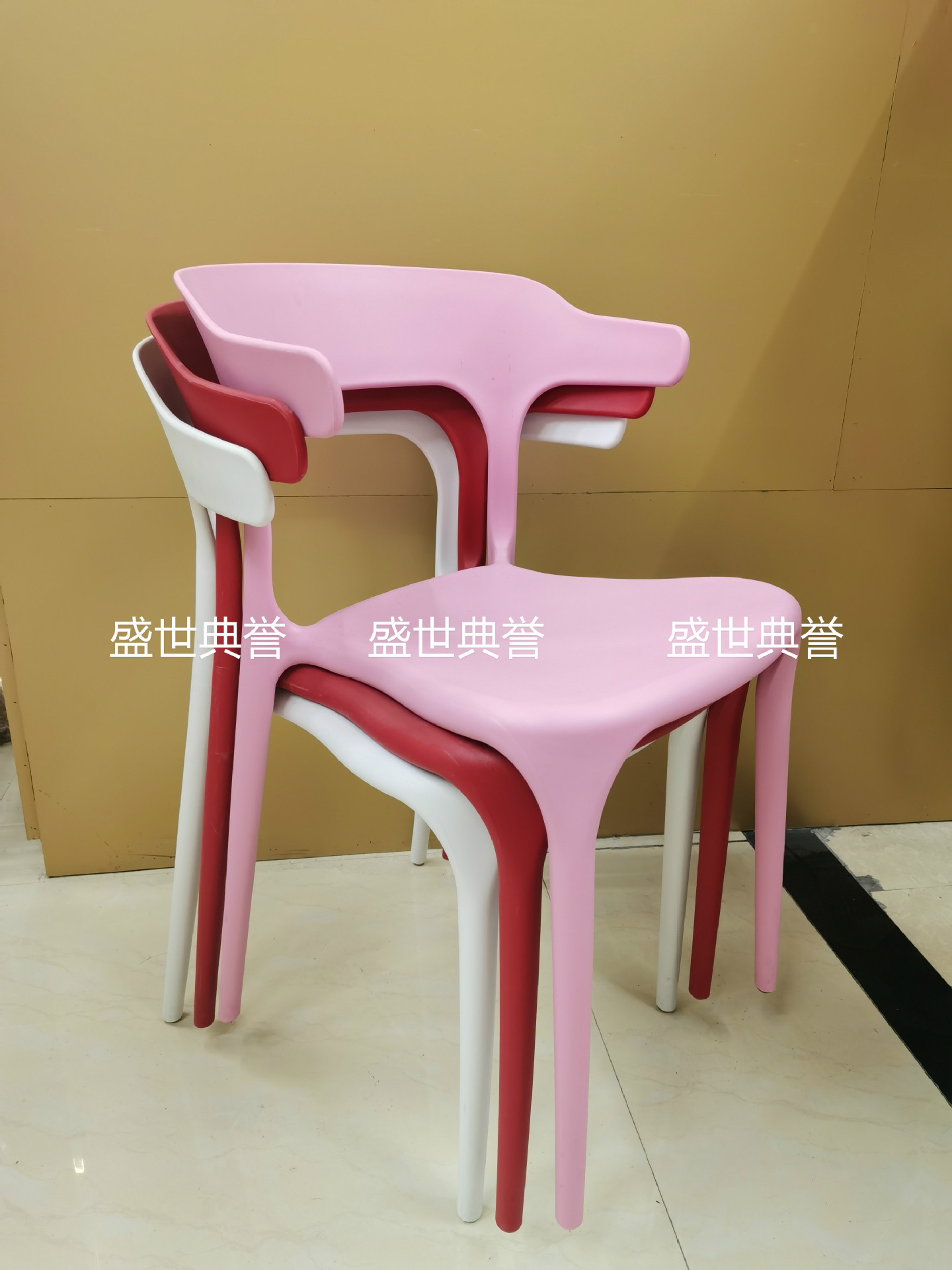 Foreign Trade Plastic Folding Chair Outdoor Wedding Plastic Chair European Wedding Dining Chair Restaurant Ox Horn Chair Foreign Trade Plastic Folding Chair Outdoor Wedding Plastic Chair European Wedding Dining Chair Restaurant Ox Horn Chair