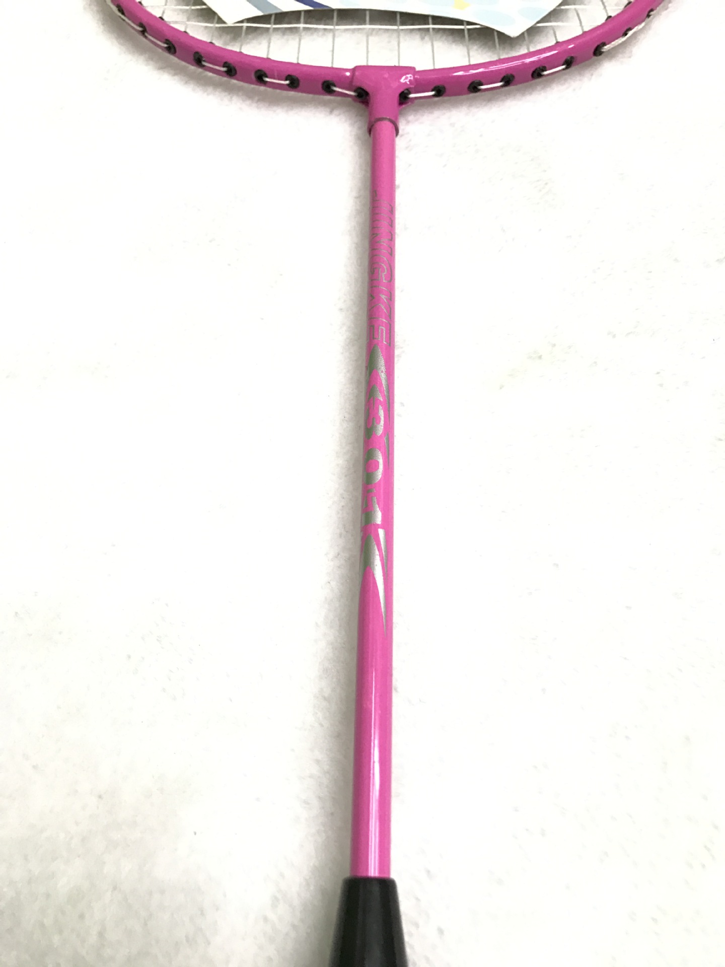 The factory direct selling JINKE-301 badminton rackets 2 pieces to take super light alloy competition training. The factory direct selling JINKE-301 badminton rackets 2 pieces to take super light alloy competition training.