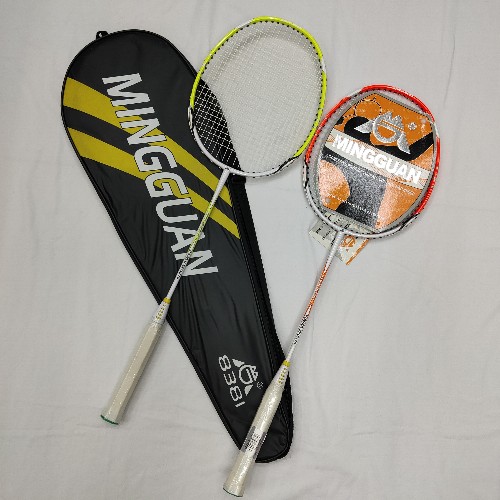 Clear inventory of aluminum alloy integrated badminton rackets school exercise rackets can be used as gifts