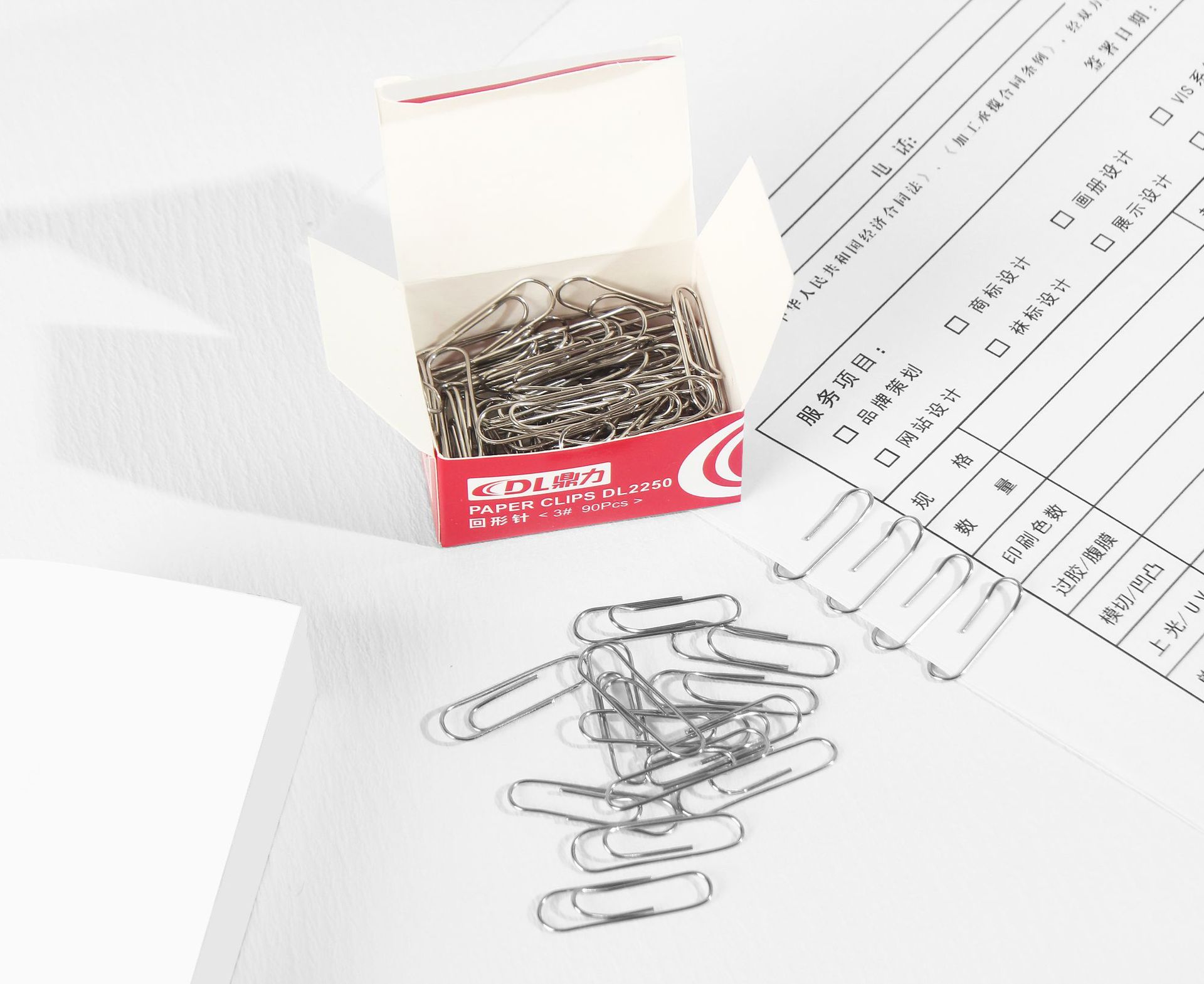 Metal Nickel-Plated Paper Clips No. 3 90 Boxed Paper Clip Paper Clip Office Finance Supplies Stationery Wholesale