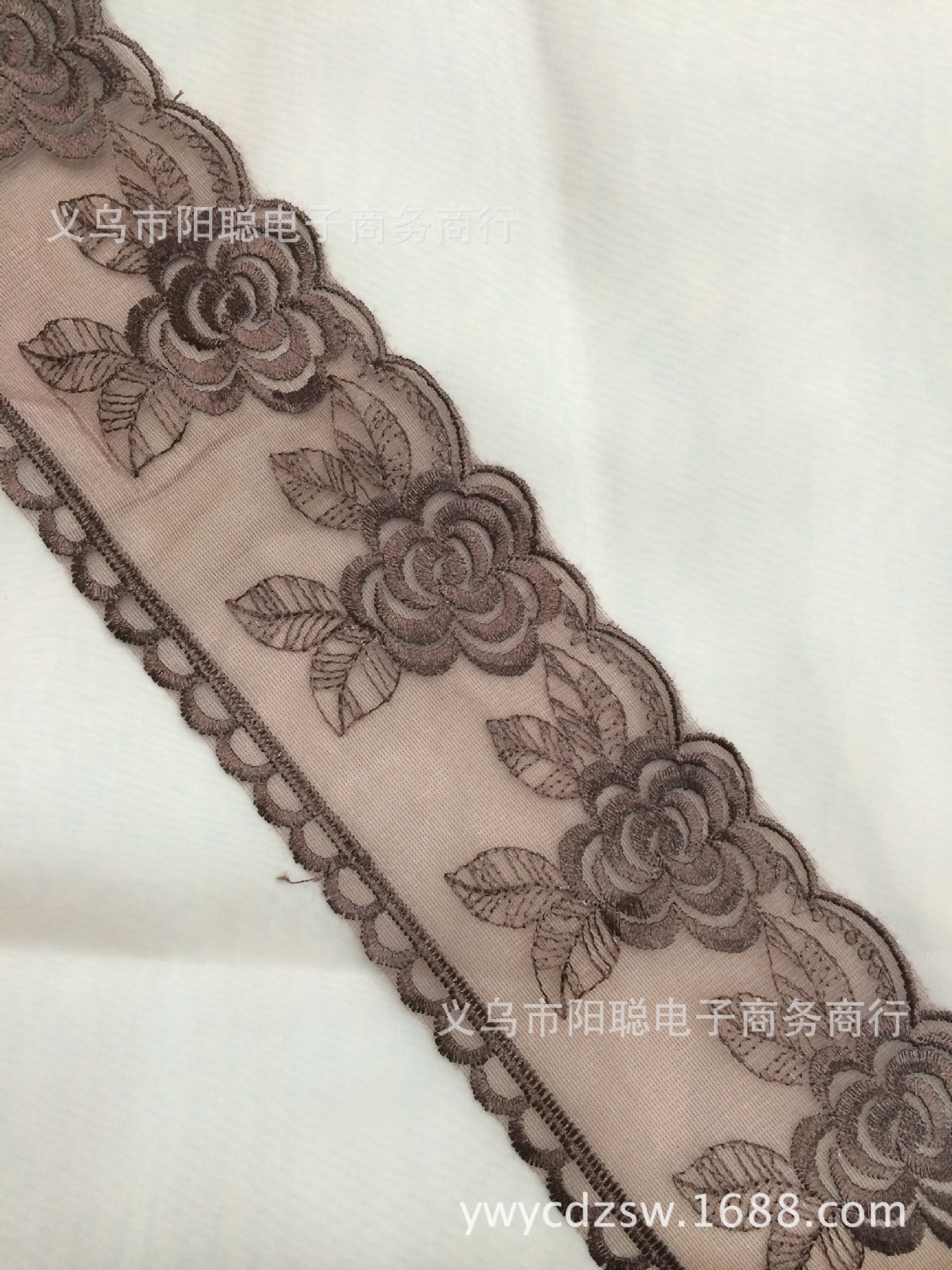 Manufacturers selling cloth embroidery lace cuff rose 9.5 cm off the shelf edge Manufacturers selling cloth embroidery lace cuff rose 9.5 cm off the shelf edge