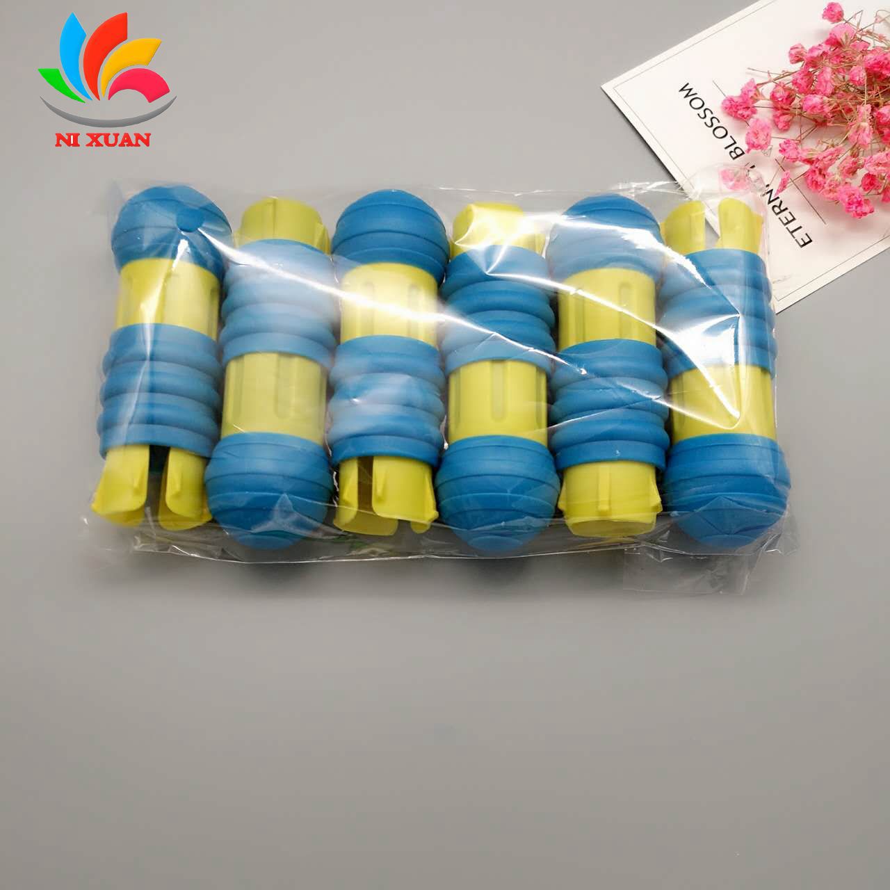 Teacher teaching special chalk kit children blackboard writing chalk clip Teacher teaching special chalk kit children blackboard writing chalk clip